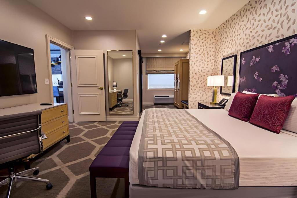 Resort Orleans And Casino Las Vegas